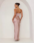 Isabella | Halterneck-Kleid mit Rückenausschnitt und Seitenschlitz