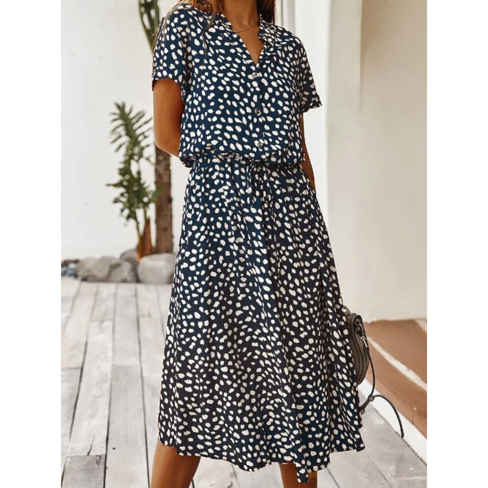 Amira | Knopf-Down-Midikleid mit Bindegürtel