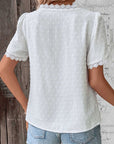Nika | V-Ausschnitt-Bluse mit zarten Spitzendetails