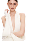 Alessia | Rückenfreier Jumpsuit mit Bindeschal und Schlitzbein