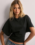 Elena | Trendiges Icon-Tee mit Schmetterlingsärmeln