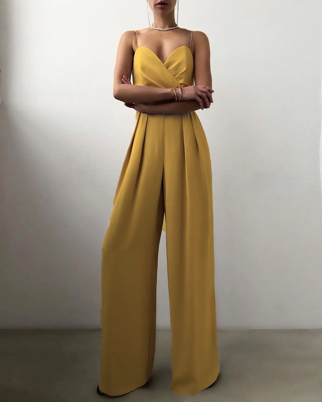 Liora | Moderner Jumpsuit mit V-Ausschnitt für Damen