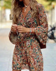 Amira | Sommerkleid mit V-Ausschnitt und floralen Akzenten