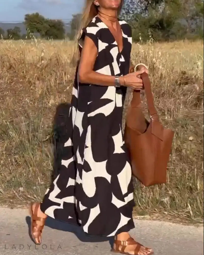 Serena | Kleid mit V-Ausschnitt und modernem Print
