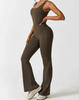 Marvella | Damen-Jumpsuit mit weitem Bein und V-Rücken