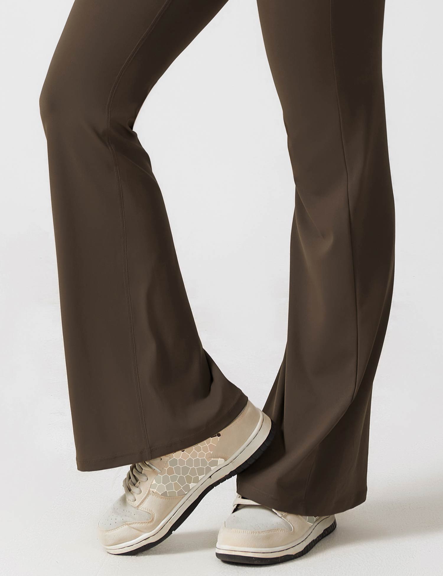 Marvella | Damen-Jumpsuit mit weitem Bein und V-Rücken