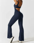 Marvella | Damen-Jumpsuit mit weitem Bein und V-Rücken