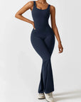 Marvella | Damen-Jumpsuit mit weitem Bein und V-Rücken