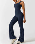 Marvella | Damen-Jumpsuit mit weitem Bein und V-Rücken