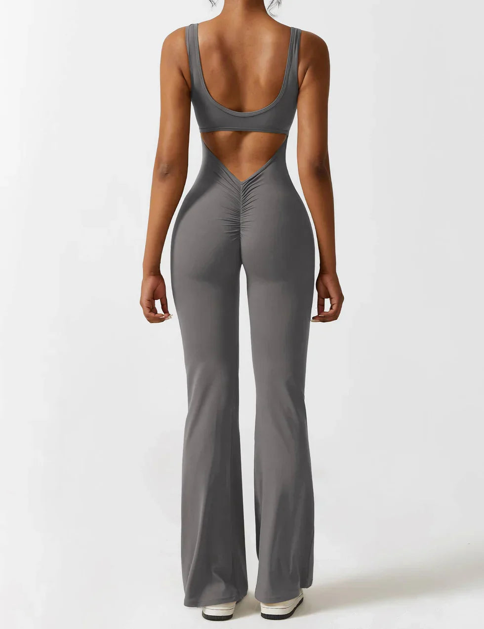 Marvella | Damen-Jumpsuit mit weitem Bein und V-Rücken