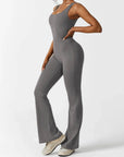 Marvella | Damen-Jumpsuit mit weitem Bein und V-Rücken