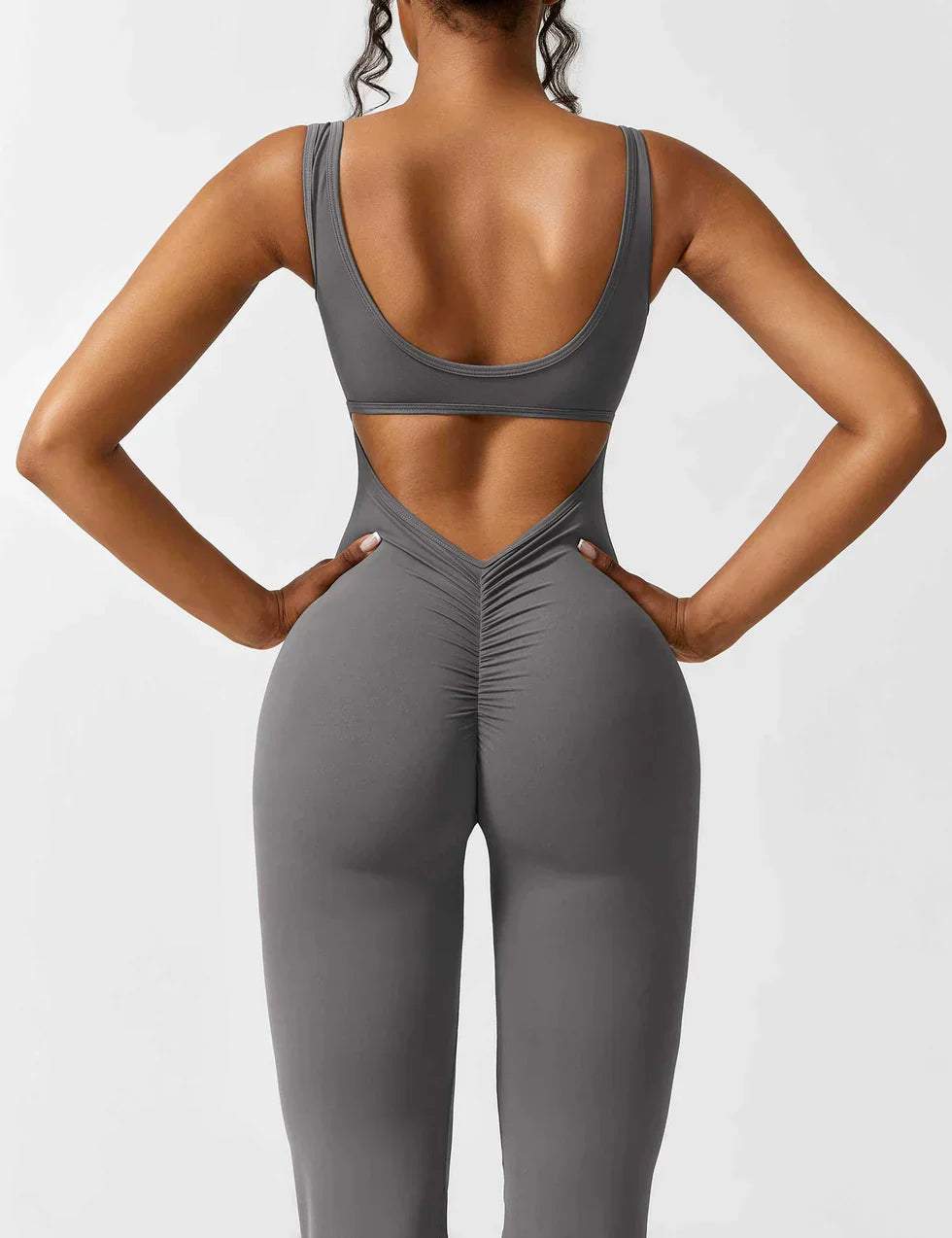 Marvella | Damen-Jumpsuit mit weitem Bein und V-Rücken