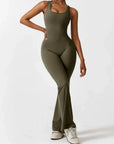 Marvella | Damen-Jumpsuit mit weitem Bein und V-Rücken