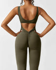 Marvella | Damen-Jumpsuit mit weitem Bein und V-Rücken