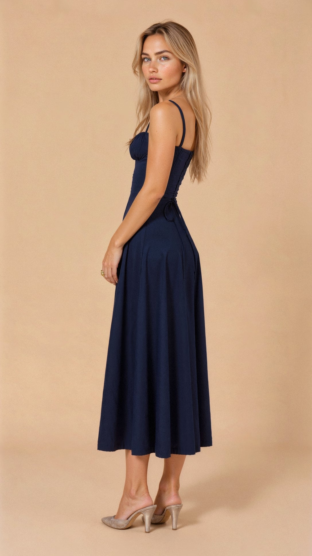 Kim | Corsage-Midikleid mit Statement-Schnitt